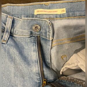 Levi high rise super skinny size 28